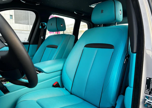 
								Rolls-Royce Cullinan full									