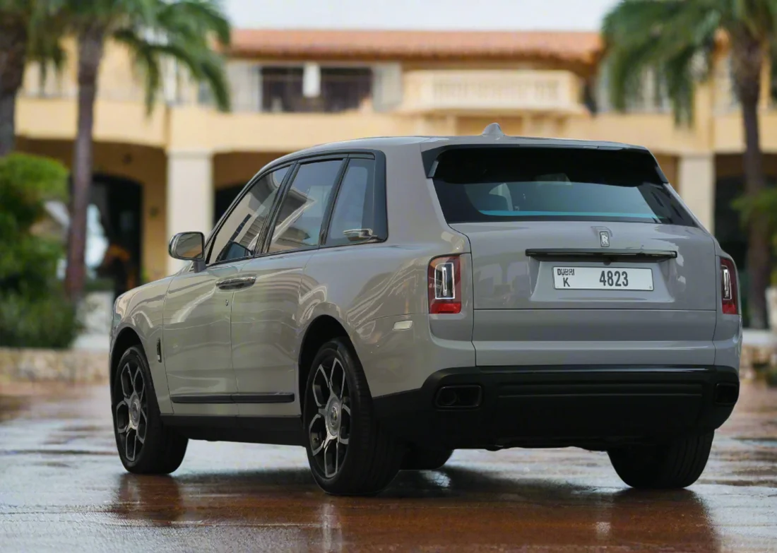 
								Rolls-Royce Cullinan full									