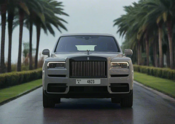 
								Rolls-Royce Cullinan full									