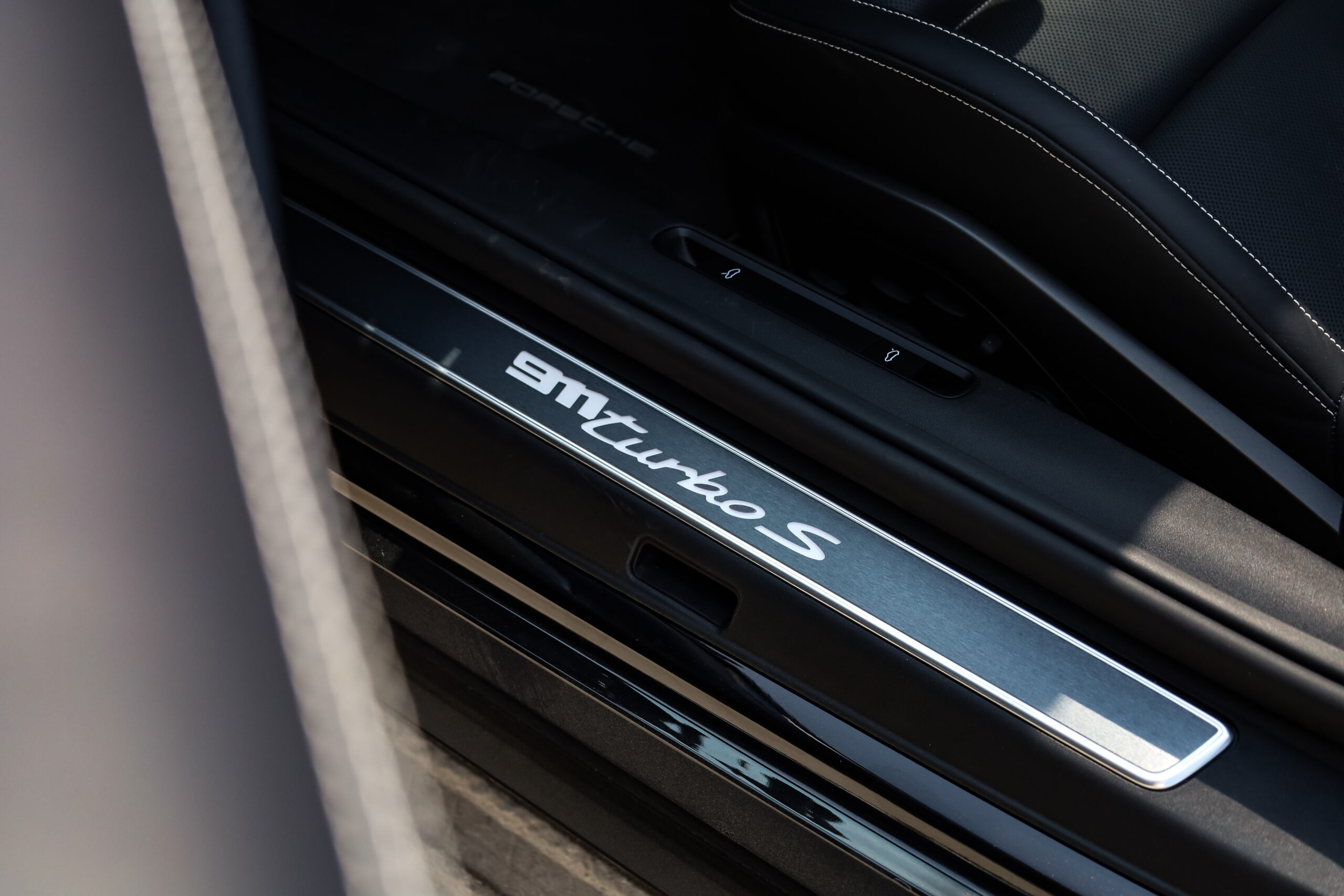 
								Rent Porsche 911 Turbo S Spyder in Dubai full									