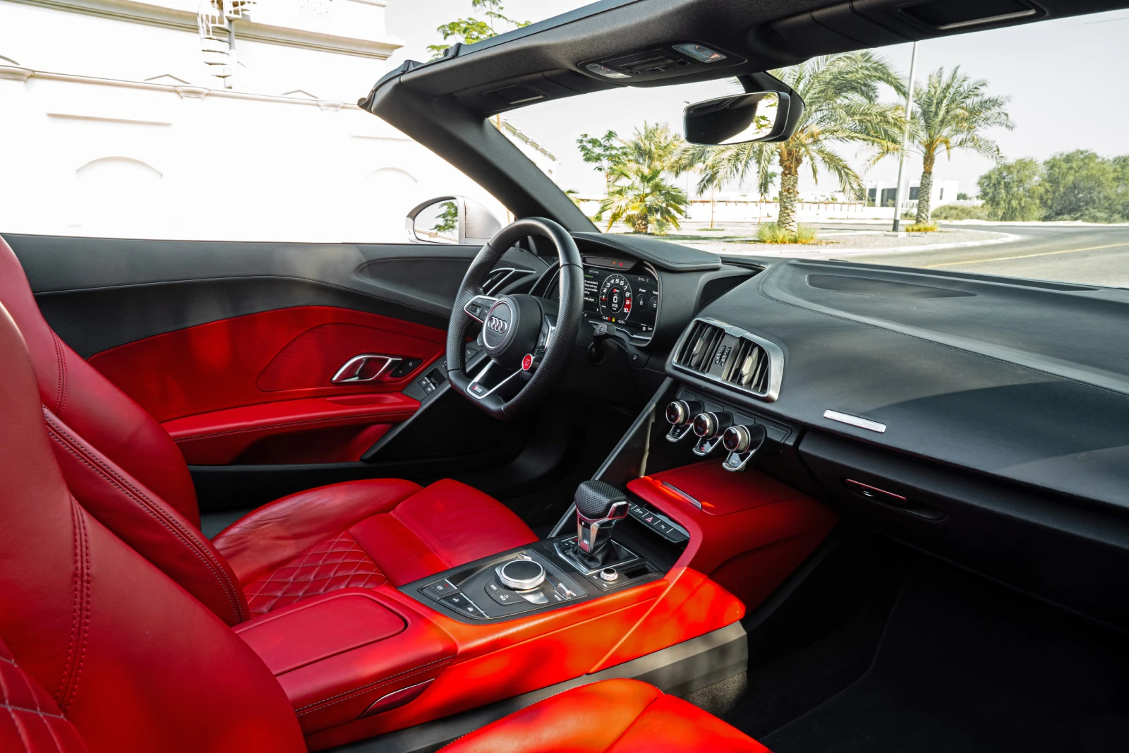 
								Rent Audi R8 V10 Spyder in Dubai full									