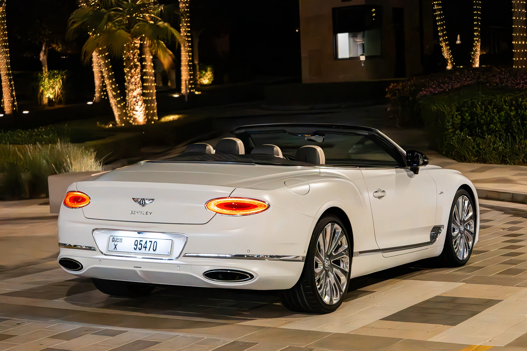 
								Rent Bentley Continental GT Mulliner in Dubai full									