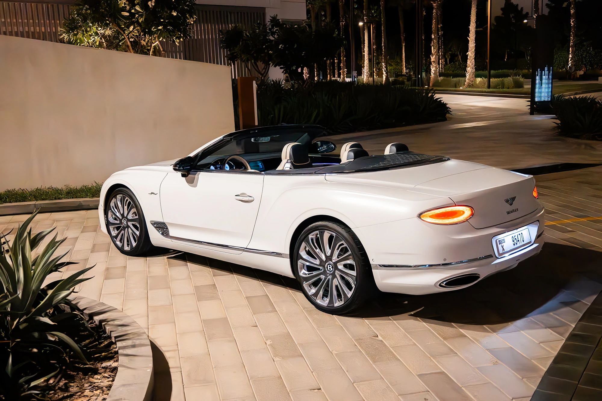 
								Rent Bentley Continental GT Mulliner in Dubai full									